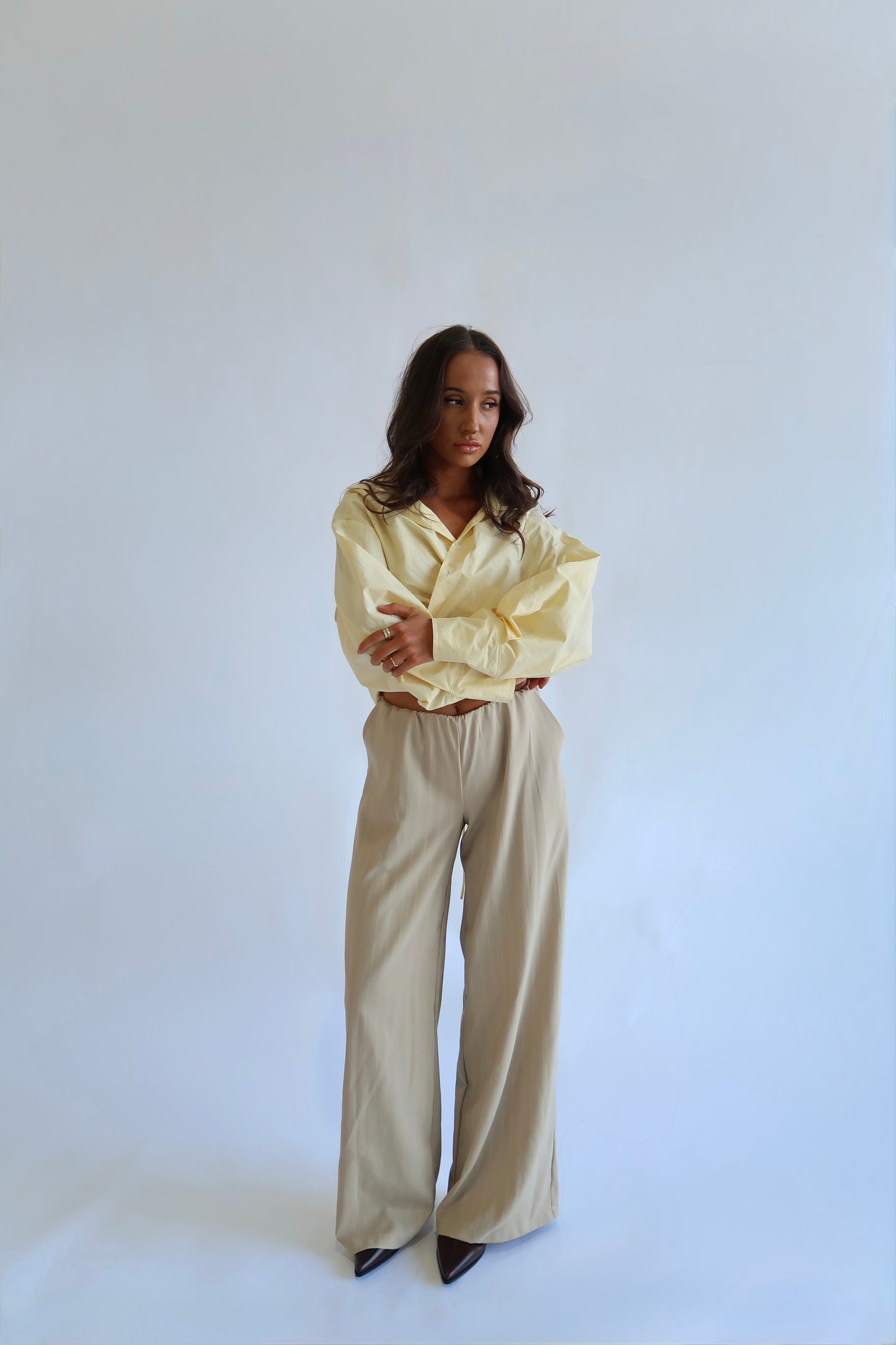 RELAXED GATHERED PANTS - BEIGE STRIPE