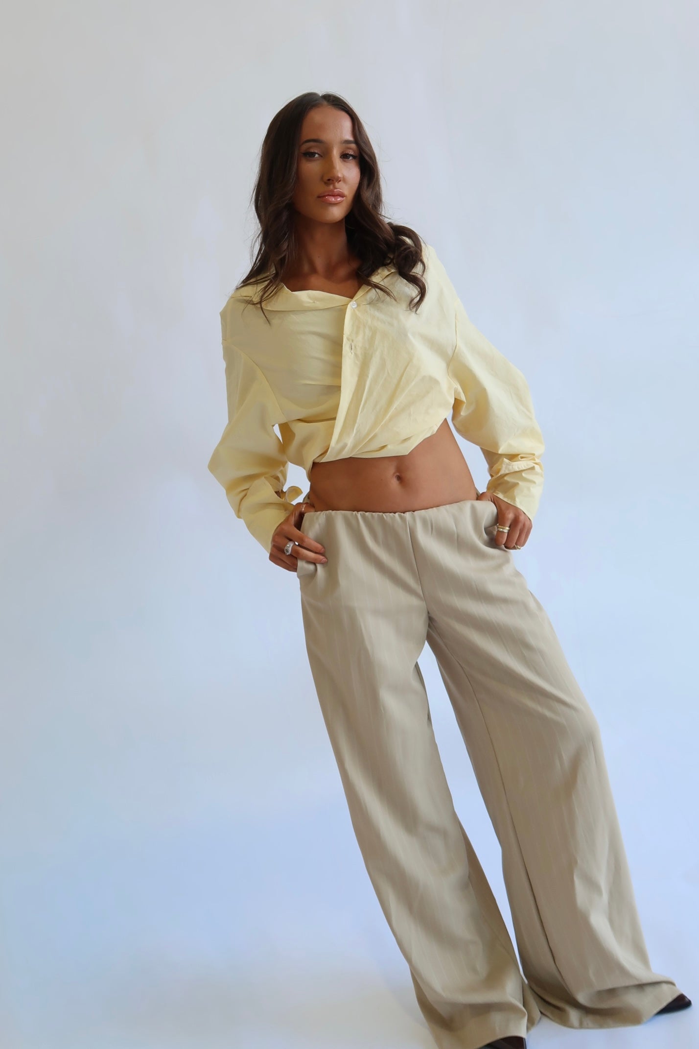 RELAXED GATHERED PANTS - BEIGE STRIPE