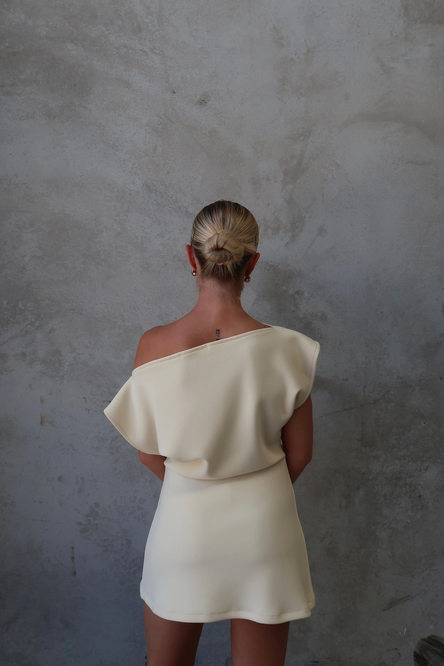 OFF THE SHOULDER MINI DRESS - LEMON